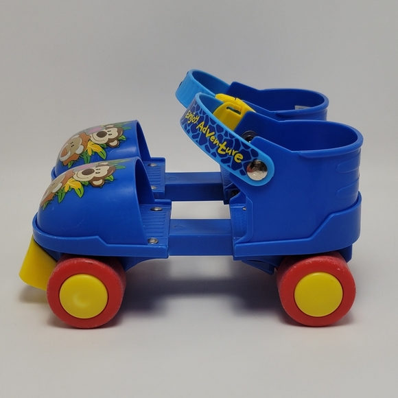 Flying Wheels Kids Adjustable Quad Grow With Me Training Roller Skate - Picture 2 of 14